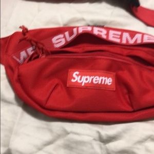 Supreme fanny pack /travel pack